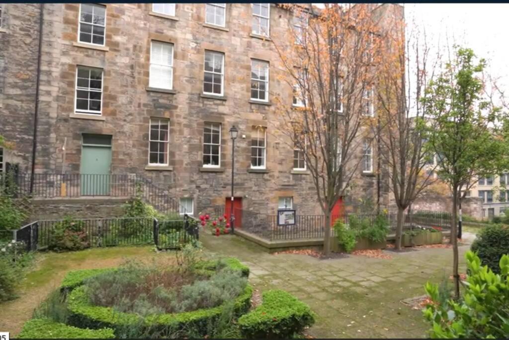 Jewel Of Royal Mile Apartment Edinburg Exteriör bild